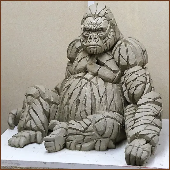 ED24 Sitting gorilla clay